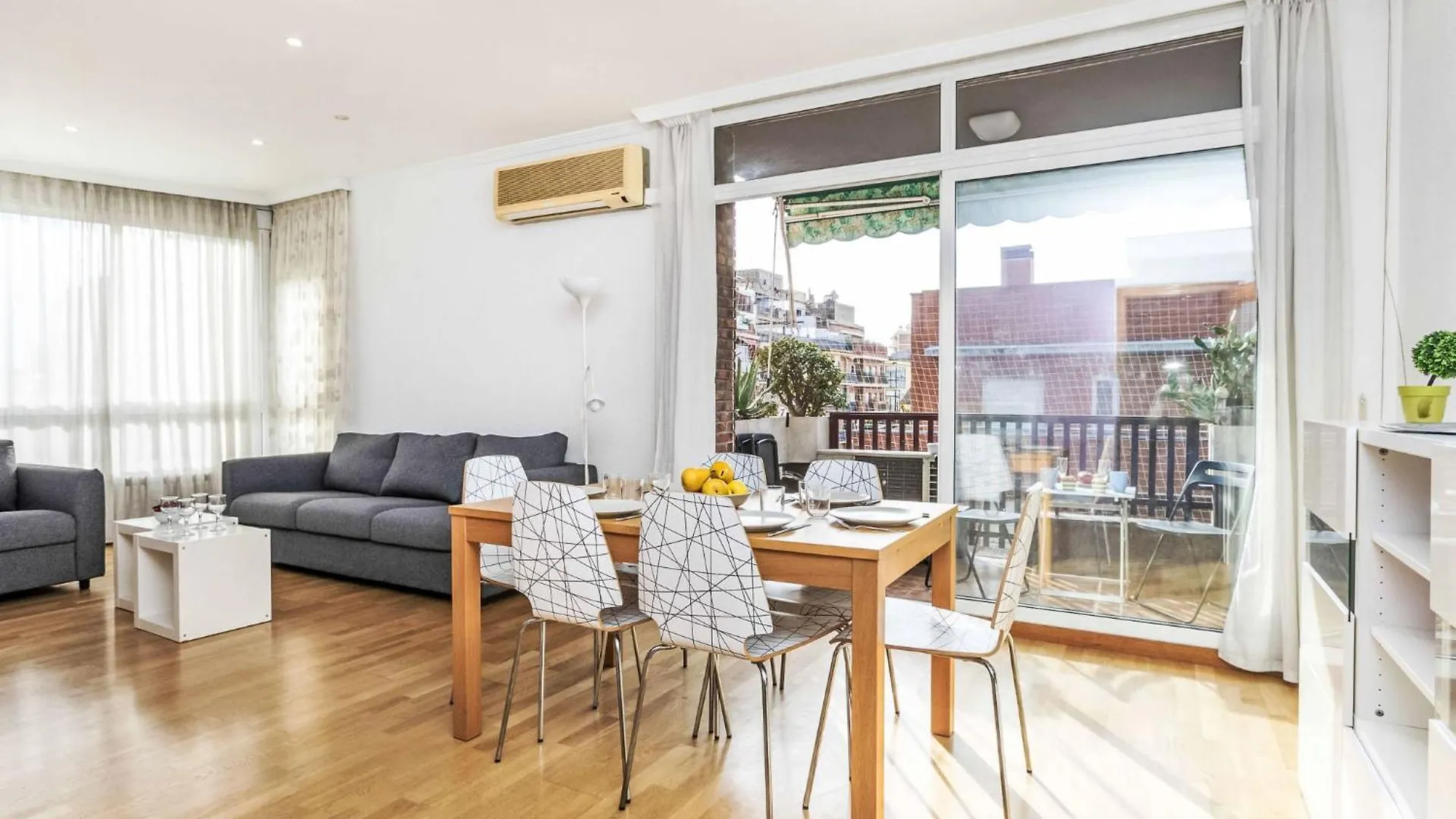 Apartment Sants-Les Corts Galileu By Interhome Barcelona